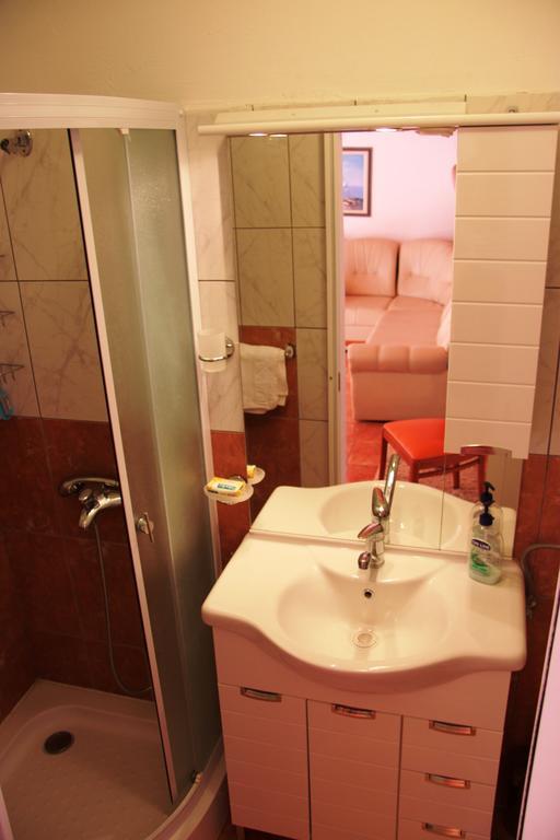 Apartments Iva Orebić Rom bilde